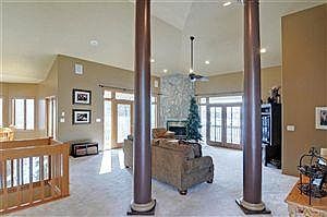 4th image of 207 W Carmel Cir