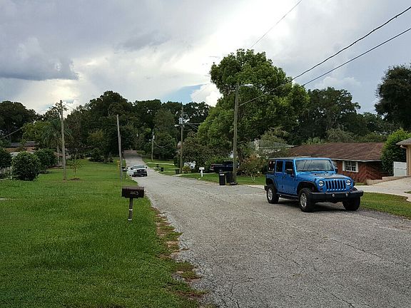 3rd image of 36625 Jefferson Ave