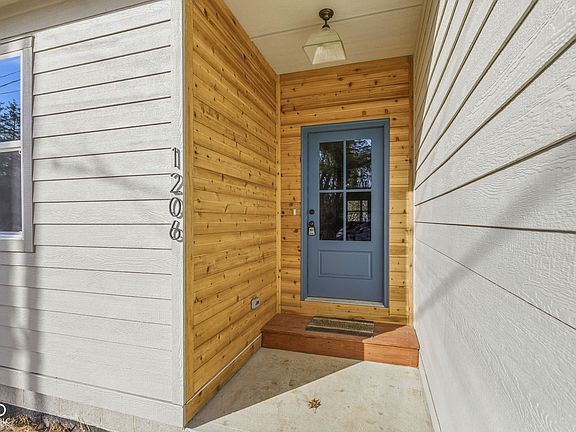 4th image of 1206 River Heights Dr