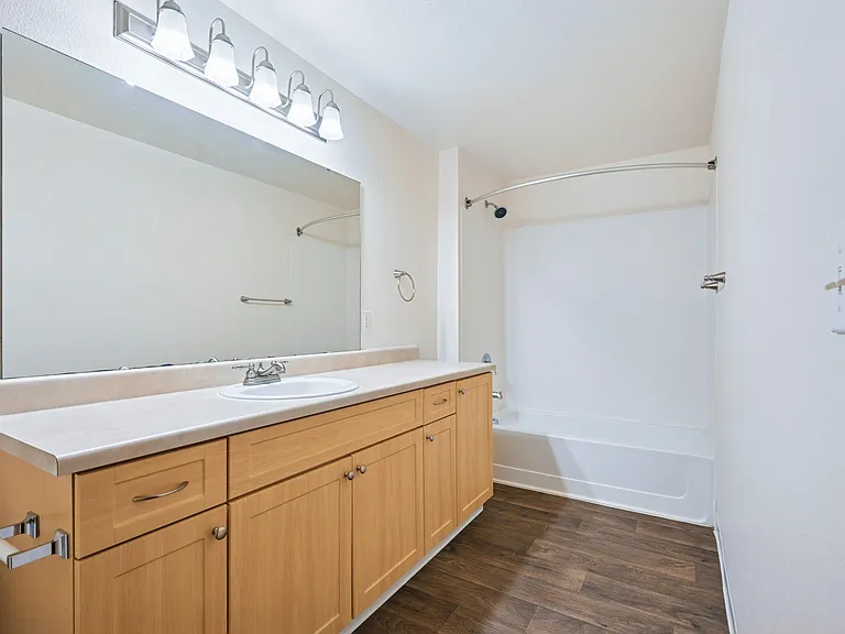 Abbey Rowe Apartments — Photo 11