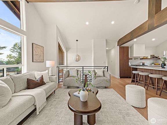 3rd image of 10518 158th Avenue NE