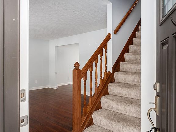 3rd image of 3925 Roxham Ct