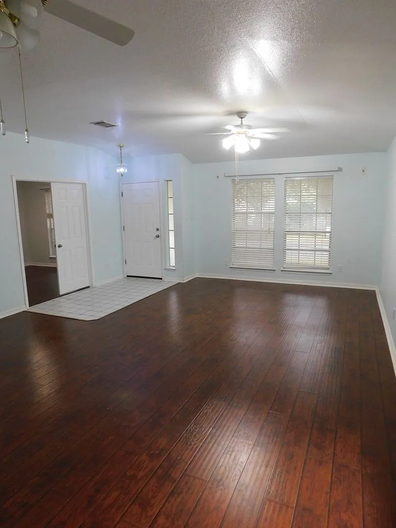 Round Rock home for lease — Photo 3