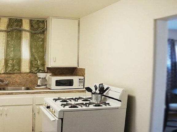 5th image of 3754 Veteran Ave