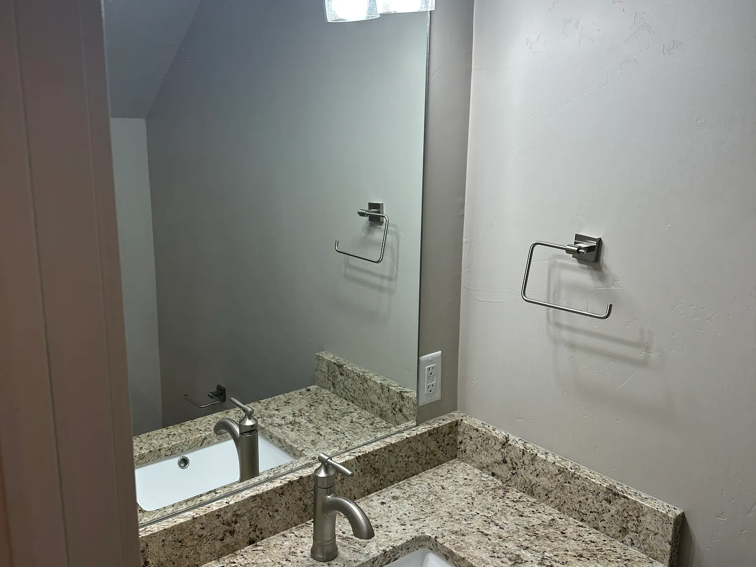 2 bed, 1.5 bath, 900 sqft, $1,875 — Photo 2