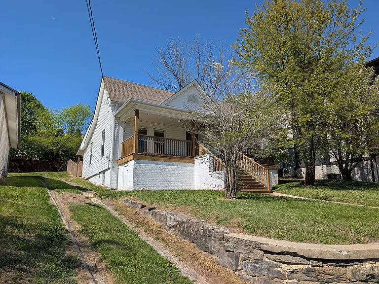 30 Woodrow Ave — Photo 35