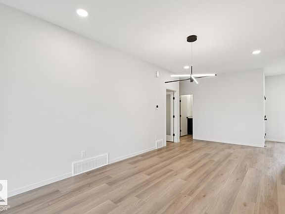 4th image of 419 31st St NW