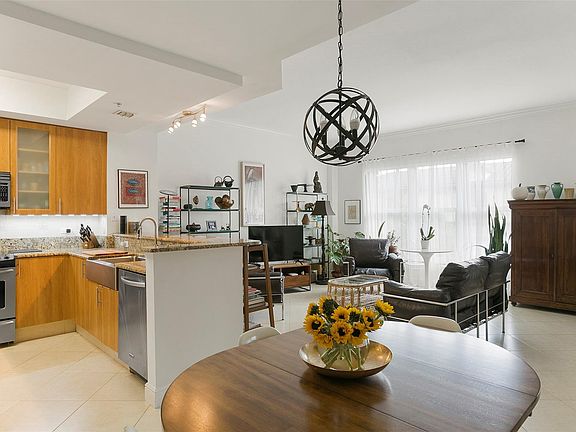 4th image of 2633 NE 14th Avenue #115