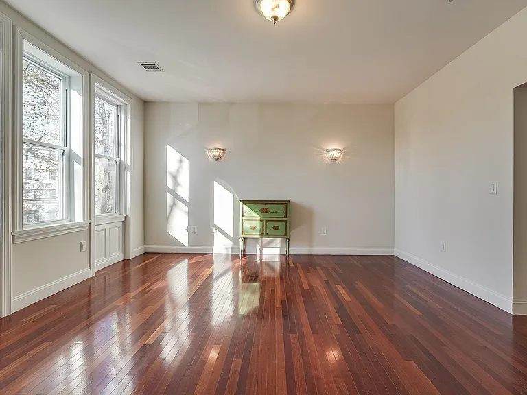 880 Summit Ave #2 — Photo 9