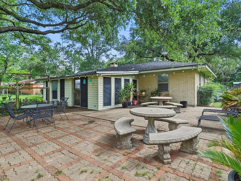 1335 Kathy Ave — Photo 49