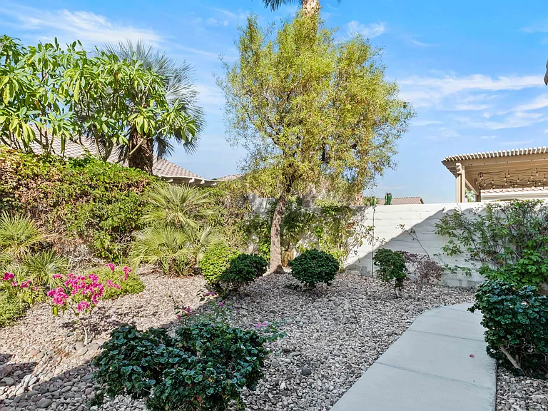 80528 Avenida San Fernando — Photo 22