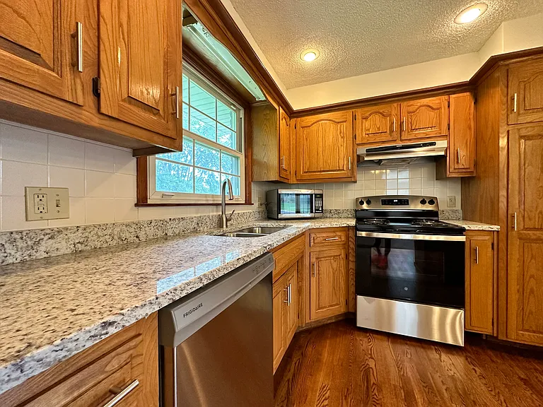 8810 W 94th St — Photo 12