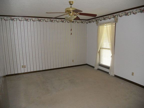 4th image of 342 E Presidential Cir