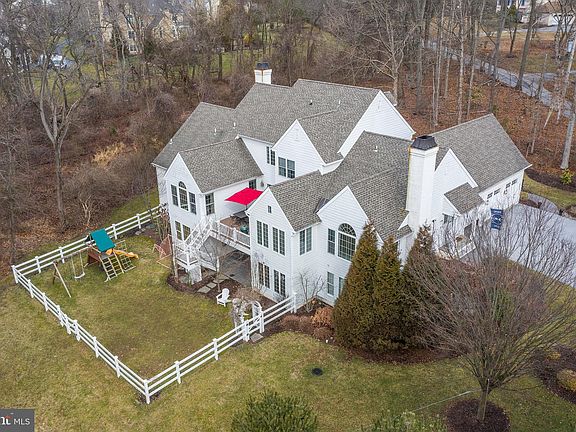 2nd image of 901 Sorrell Hill Dr