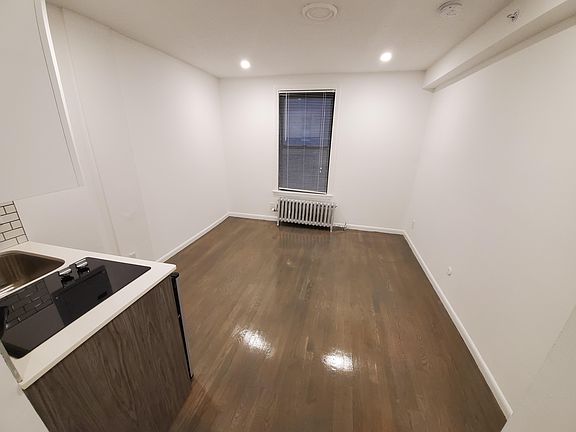 3rd image of 270 Newbury St #13