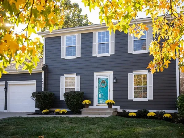 15492 Sturgeon Dr, Olathe, KS 66062