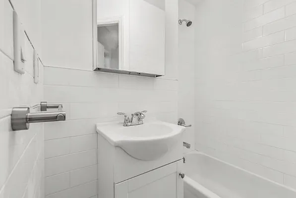 Rented by Guy Goldman, LREB | media 22