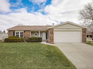 1225 Radcliffe Rd, Buffalo Grove, IL 60089