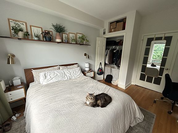 2nd image of 2125 N Richmond St #2