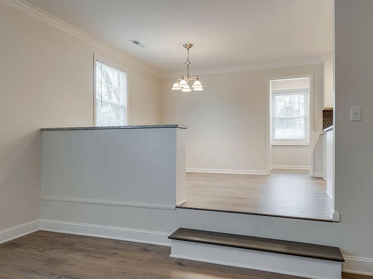 826 Victoria Dr — Photo 11