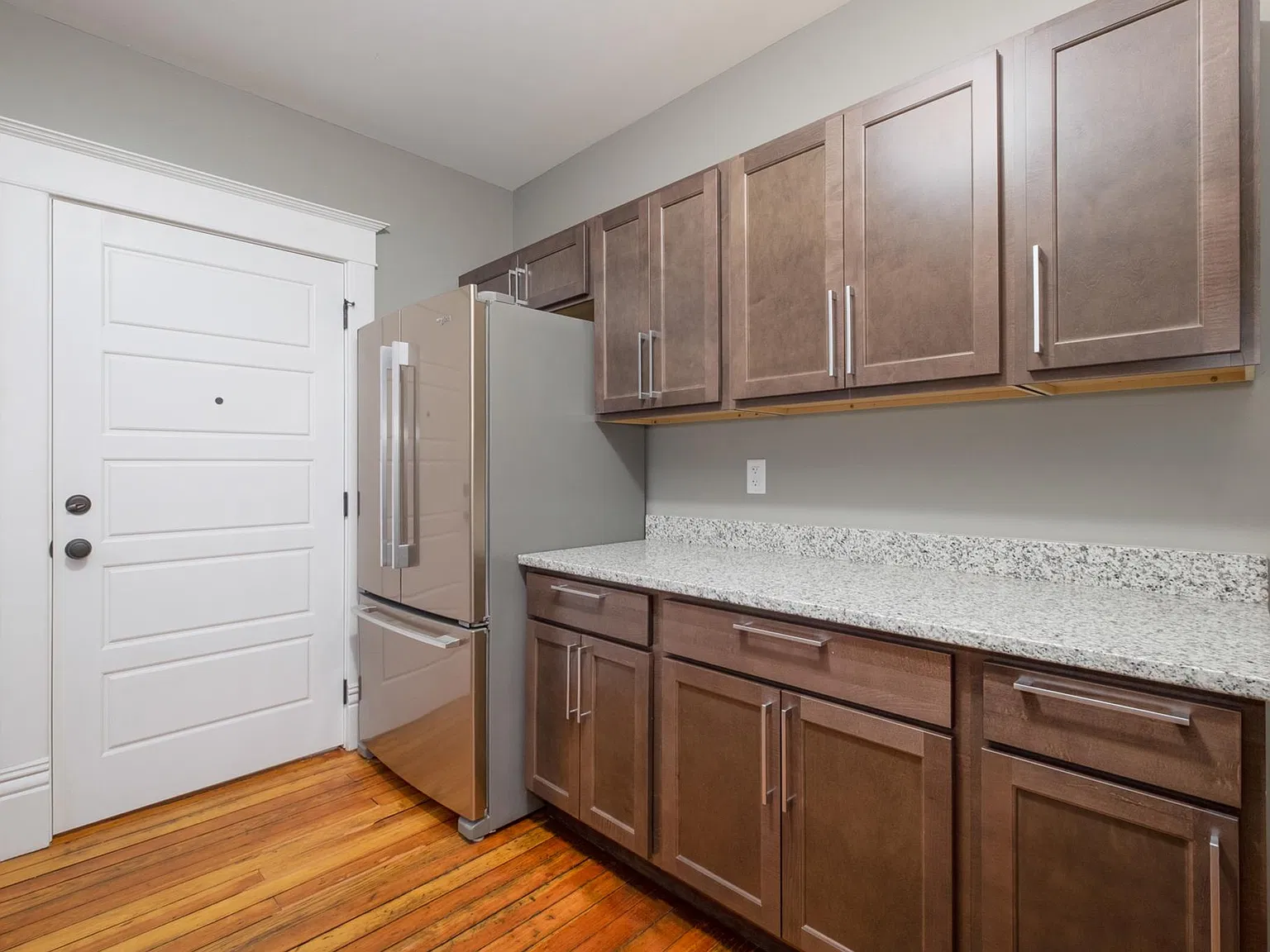 2 bed, 702 sqft, $1,215 — Photo 2