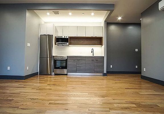 2nd image of 321 Sumpter St #2F