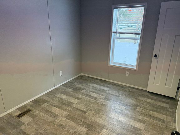 4th image of 174 Pine Haven Cir
