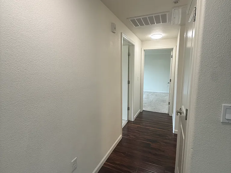 Diamond Creek Condominiums/ Apartments — Photo 34