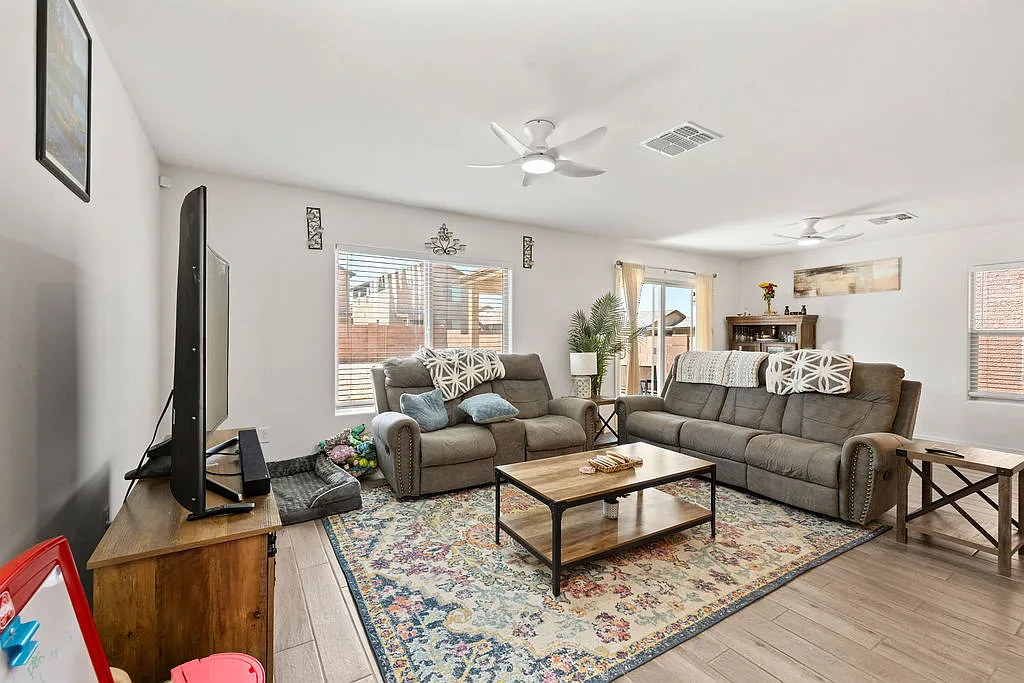 3 bed, 2.5 bath, 1512 sqft, $1,850 — Photo 3