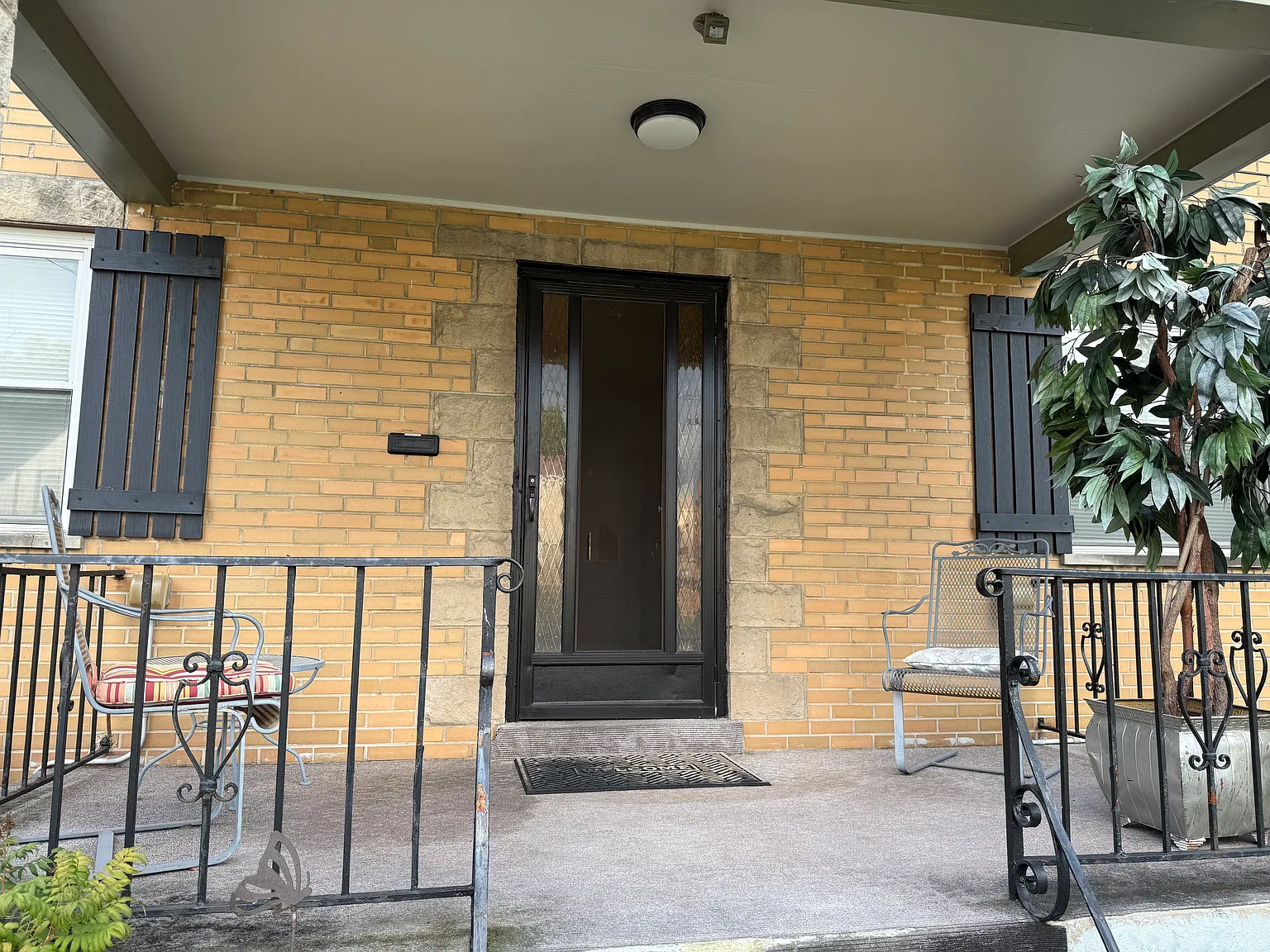 2 bed, $1,200 — Photo 2