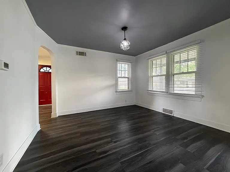 1095 S Ray Ave — Photo 7