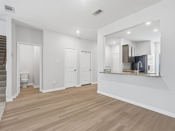4th image of 23095 Bellini Dr