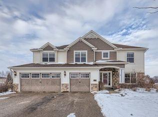 2109 Rock Ridge Cir, Shakopee, MN 55379