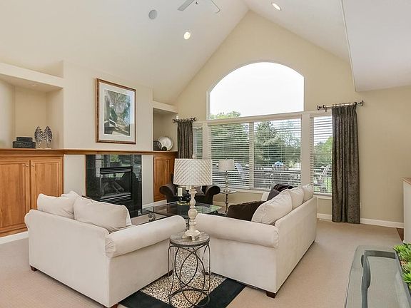 5th image of 421 Emerald Ln