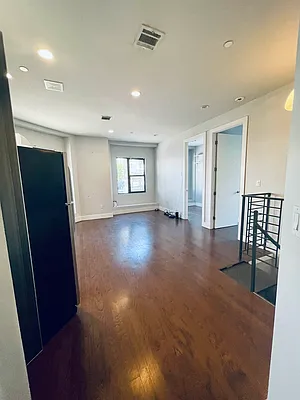 Rented by Lodger Corp | media 29