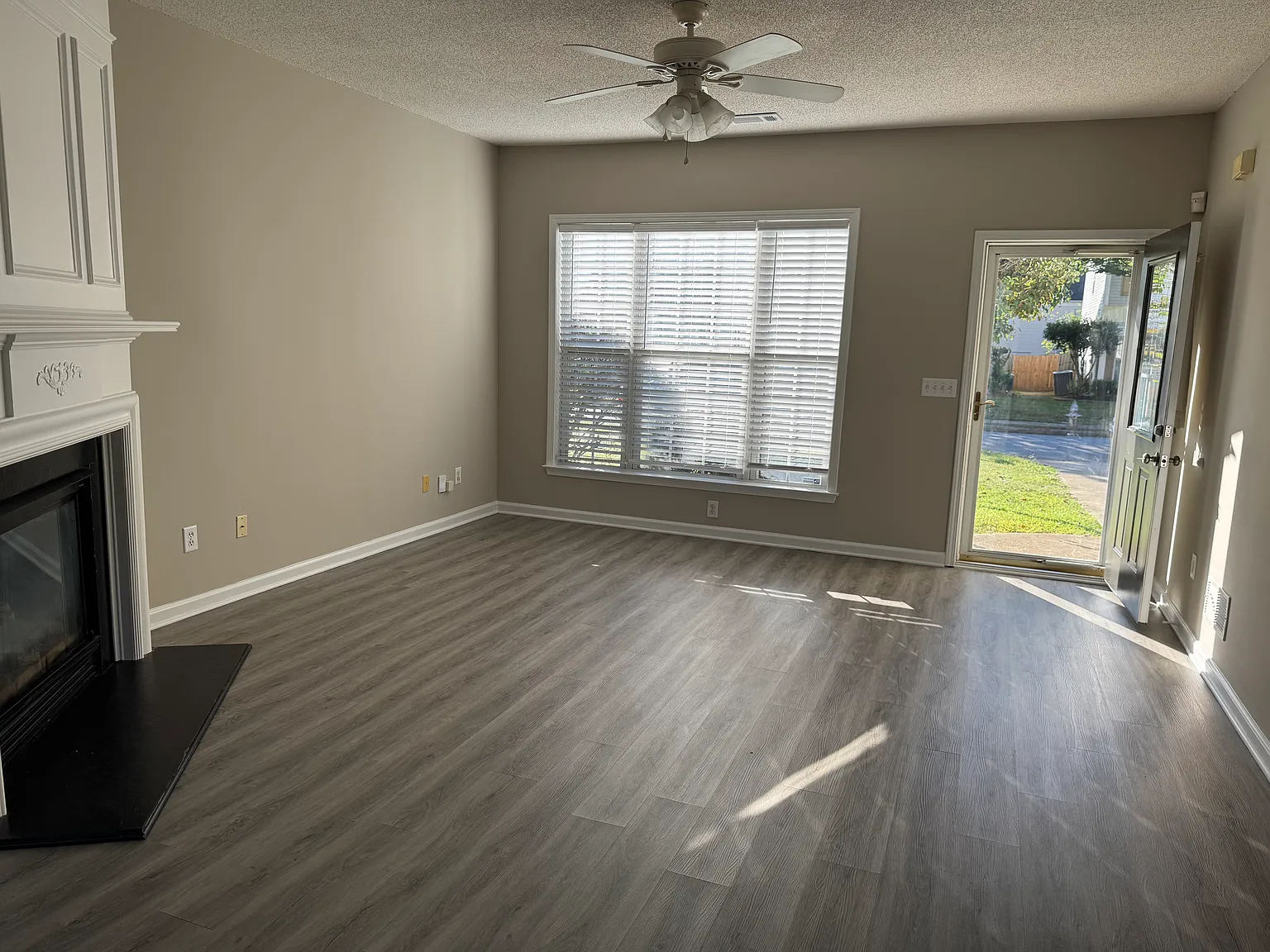 1725 Taynton Circle NW — Photo 3