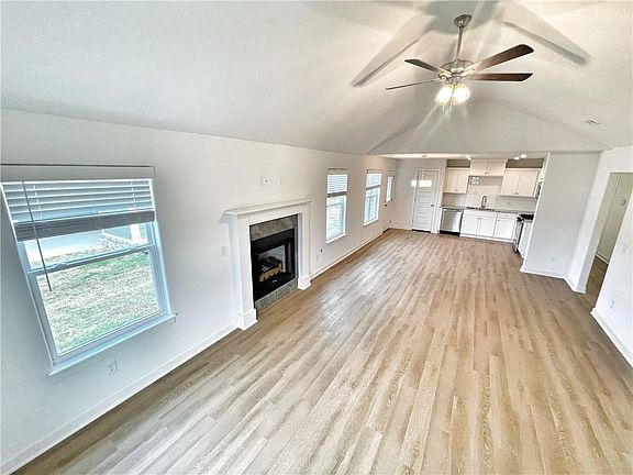 5th image of 591 Cresswell Dr