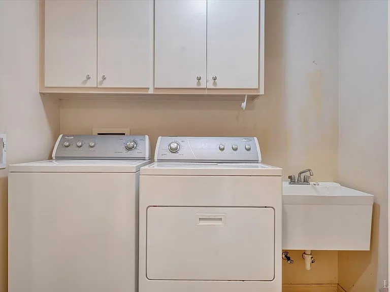 405 Oakland Cir — Photo 23