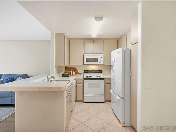 2nd image of 510 Camino De La Reina Unit 305
