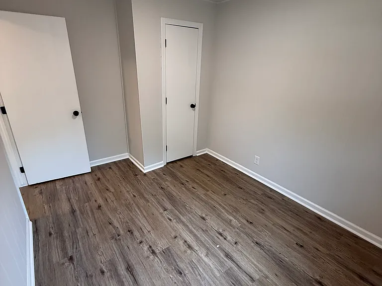 13-15 York Ct — Photo 5