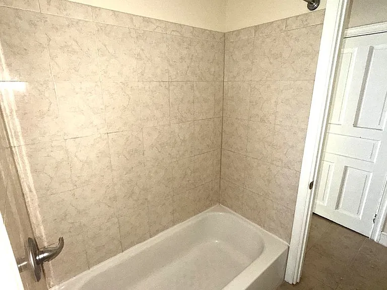 Mount Pleasant Ave W 134 — Photo 25