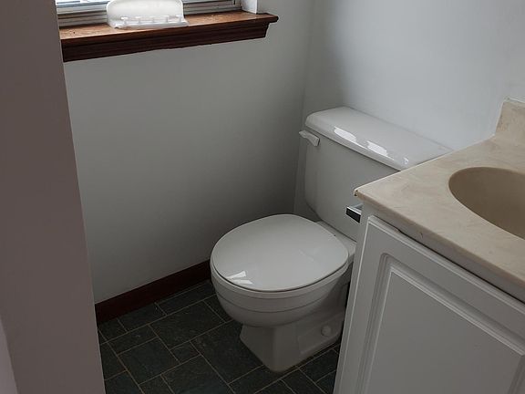 2nd image of 3424 Caroline St