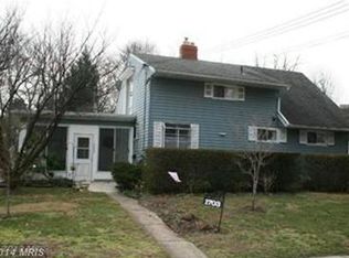 1703 McAuliffe Dr, Rockville, MD 20851