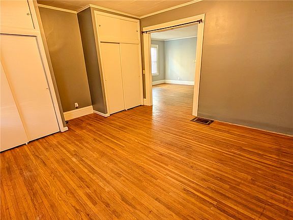 5th image of 275 Caroline St