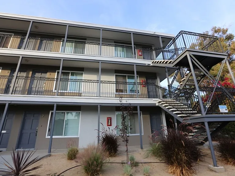 2525 Broadway — Photo 34