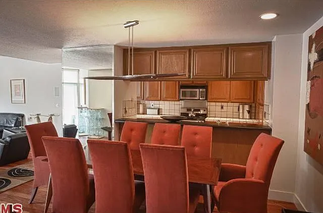 935 Westbourne Dr — Photo 2