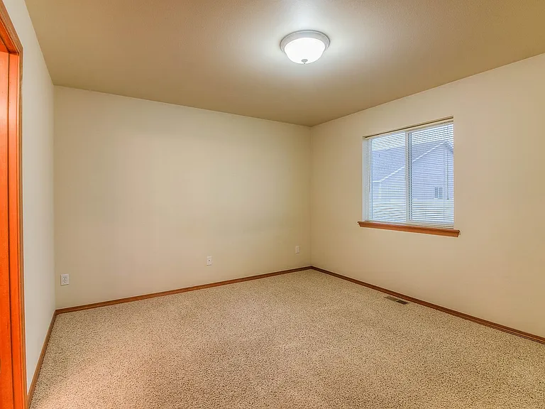 1007 S 91st Ave — Photo 10