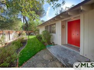 21341 Mulholland Dr, Woodland Hills, CA 91364