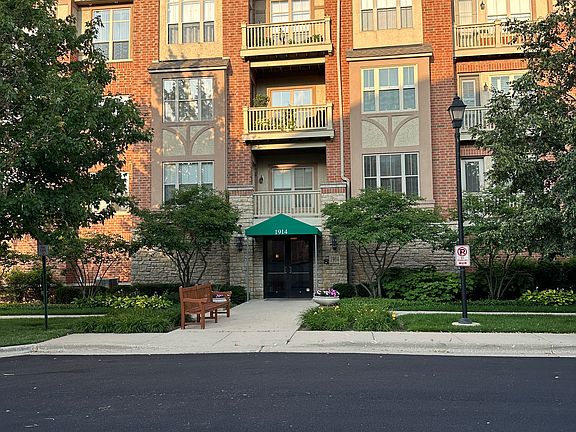2nd image of 1914 Farnsworth Ln Unit 302