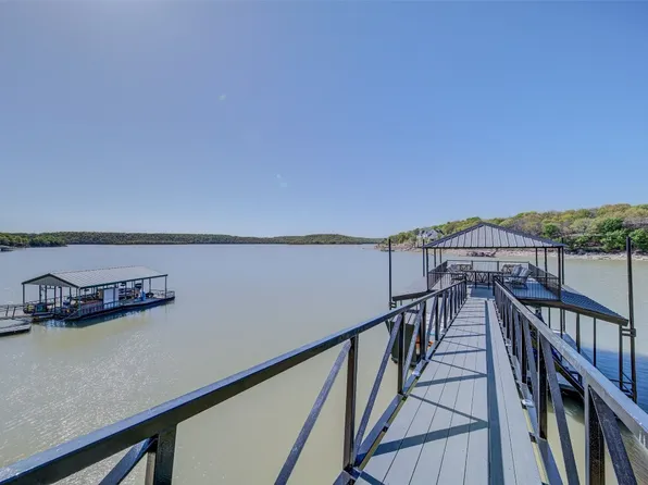 211 Pam Dr, Chico, TX 76431